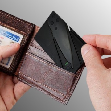 Skladací nôž v tvare kreditnej karty